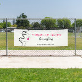 Mädchen mit Haarstyling-Symbol Banner (Insitu)