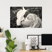 Mädchen mit Hibiskus Poster (Heimbüro)