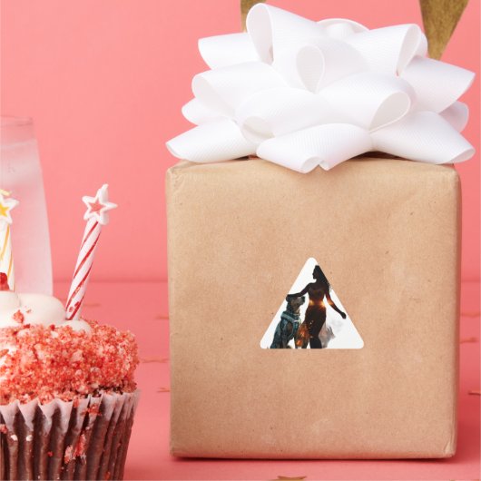 Mädchen mit Hundsticker Dreieckiger Aufkleber (Party)