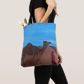 Mädchen mit Kamel Gemälde von Alfred Fox Tasche (Von Nahem)