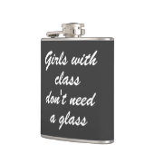 Mädchen mit Klasse benötigen nicht ein Glas Flachmann (Links)