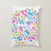 Mädchen mit Kopfhörern, die selbstbewusst spielen Dekokissen (Rückseite(Vertikal))