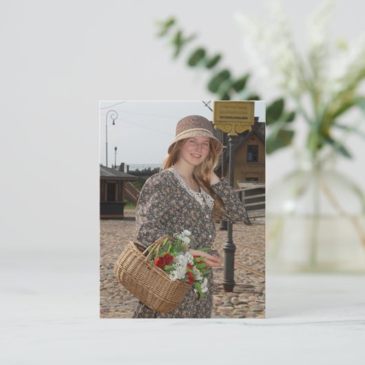 Mädchen mit Korb von Blume Postkarte (Stehend Vorderseite)