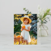 Mädchen mit Kürbiskörbchen Halloween Folie Einladungspostkarte (Stehend vorne)