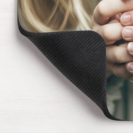 Mädchen mit Lucky Clovers Mousepad (Ecke)