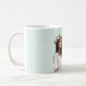 Mädchen mit Minzweißen Blumen im Haar Kaffeetasse (Links)