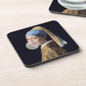 Mädchen mit Perlenohrring, die ein Kaugummi blasen Getränkeuntersetzer (Linke Seite)