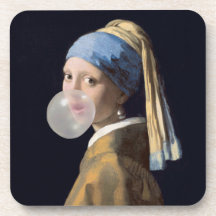 Mädchen mit Perlenohrring, die ein Kaugummi blasen