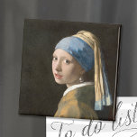 Mädchen mit Perlenohrring | Johannes Vermeer Magnet<br><div class="desc">Mädchen mit Perlenohrring (c. 1665) | Originelle Kunstwerke des niederländischen Barockmalers Johannes Vermeer (1632-1675). Vermeer ist bekannt für die Malszenen der Mittelschicht. Die meisten seiner Werke sind Set in den gleichen wenigen Innenräumen seines eigenen Hauses. Er war zu seinen Lebzeiten kein besonders bekannter oder wohlhabender Künstler, aber Vermeer gilt heute...</div>