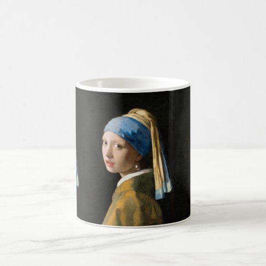 Mädchen mit Perlenohrring von Johannes Vermeer Kaffeetasse (Mittel)
