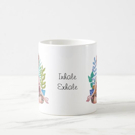 Mädchen mit Pflanze vermitteln Kaffeetasse (Mittel)