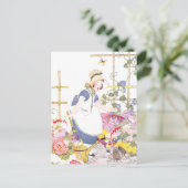 Mädchen mit Rake und Wasserkocher im Blumengarten Postkarte (Stehend Vorderseite)