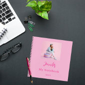 Mädchen mit rosa Foto Notizblock