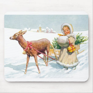 Mädchen mit Schlitten zu Weihnachten Mousepad