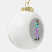 Mädchen mit sonnigen Schwänzen Keramik Kugel-Ornament (Links)