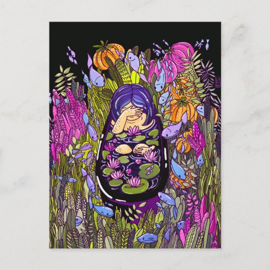 Mädchen mit violettem Haar im Gartenpool schwarz Postkarte (Vorderseite)