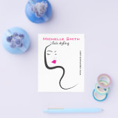 Mädchen mit welligen Haaren Frisurestyling-Brandin Flyer (Einzeln)