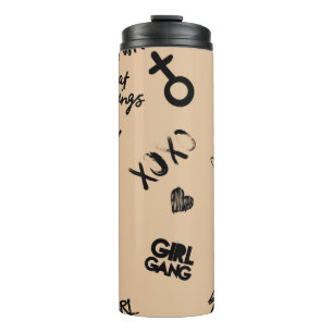 Mädchen nahtlos Muster mit kalligrafischem Slogan, Thermosbecher