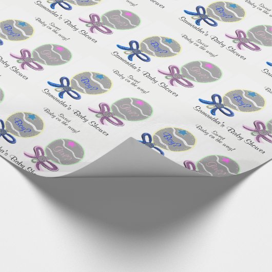 Mädchen oder Junge Babydusche Pink Blue Baby Rattl Geschenkpapier (Ecke)