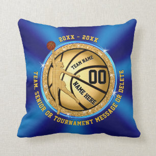 Mädchen personifizieren ältere Nachtgeschenke für Kissen