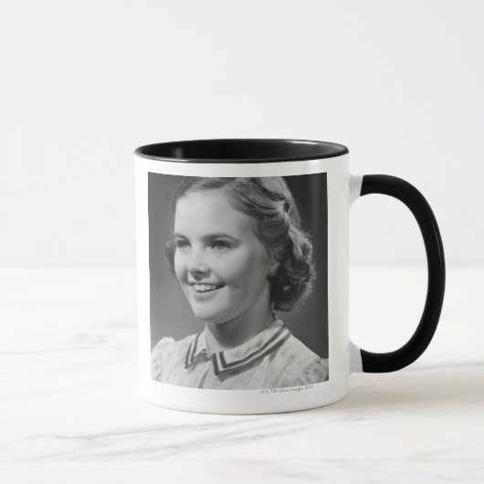 Mädchen posiert im Studio Tasse (Rechts)