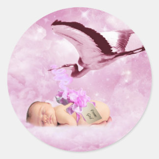 Mädchen rosa Wolken und Storch Runder Aufkleber