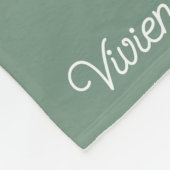 Mädchen Salbeigrün personalisiertes Skript Name Fleecedecke (Ecke)