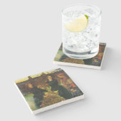 Mädchen sammeln Herbstblätter für ein Feuerbrand Steinuntersetzer (Seitenansicht)