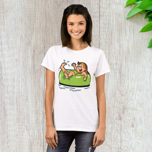 Mädchen schwimmen in einer inneren Tube T-Shirt