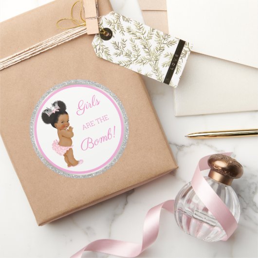 Mädchen sind die Bombe! Bath Gift Etc Pink Silver Runder Aufkleber (Schenken)