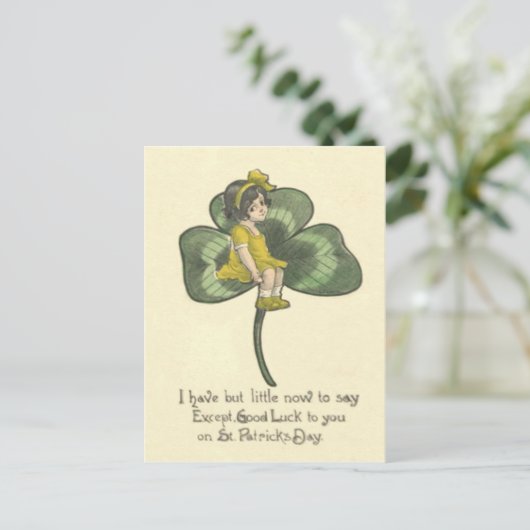 Mädchen sitzen im Kleeblatt Postkarte (Stehend Vorderseite)