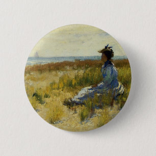 Mädchen sitzt am Meer Button