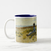 Mädchen sitzt am Meer Zweifarbige Tasse (Links)