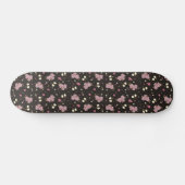 Mädchen Skateboard - rosa Blumen auf dunklem Braun (Horizontal)