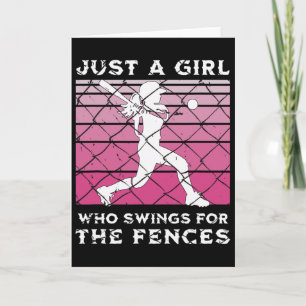 Mädchen Softball Nur Ein Mädchen, Das Für Die Zäun Karte