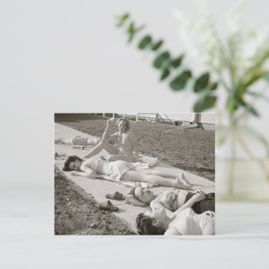 Mädchen Sonnenbaden, 1943 Postkarte (Stehend Vorderseite)