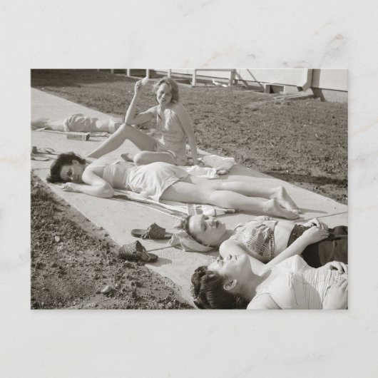 Mädchen Sonnenbaden, 1943 Postkarte (Vorderseite)