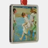 Mädchen Spazieren im Wasser am Meer Ornament Aus Metall (Rechts)