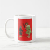 Mädchen spielen mit Krampuspuppe Kaffeetasse (Links)