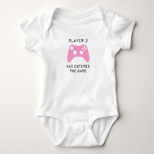 Mädchen-Spieler 3 hat das Spiel-Videospiel-Baby Baby Strampler