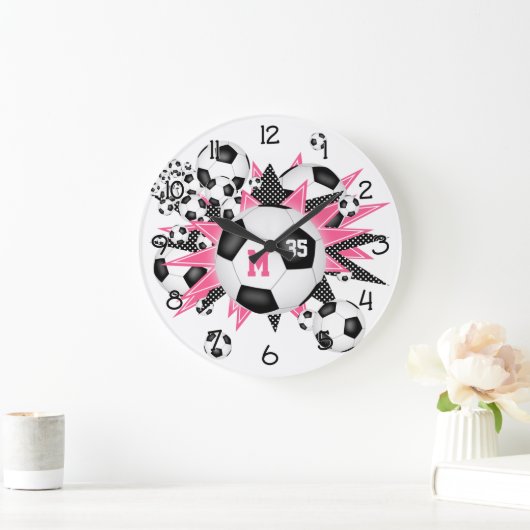 Mädchen Sport Fußball Bälle mit rosa schwarzen Ste Große Wanduhr (Zuhause)