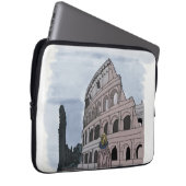 Mädchen stehend vor Kolosseum. Laptopschutzhülle (Vorne Rechts)