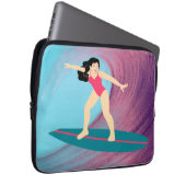 Mädchen surfen bei Sonnenuntergang. Laptopschutzhülle (Vorne Rechts)