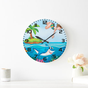 Mädchen taucht in einen Ozean mit freundlichem Hai Große Wanduhr