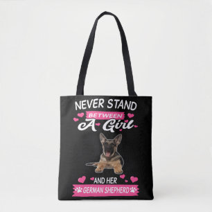Mädchen und ihr deutscher Schäferhund Tasche