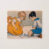 Mädchen und Junge der 1920er Jahre spielen Marmor Puzzle (Horizontal)