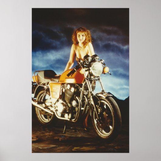 Mädchen und Motorräder Poster (Vorne)