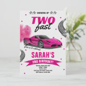 Mädchen wachsen zwei schnelle Rennwagen am 2. Gebu Einladung (Stehend Vorderseite)