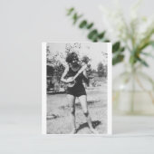 Mädchen, welches die Anzugsschönheit spielt Postkarte (Stehend Vorderseite)