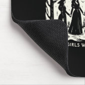 Mädchen wird Mädchen Hexerei Hexerei Spooky Saison Mousepad (Ecke)